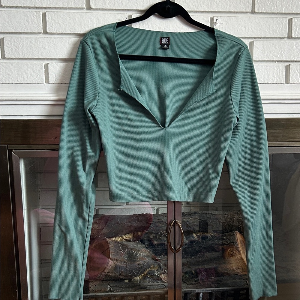 Women's Green Ribbed Long Sleeved Crop Top